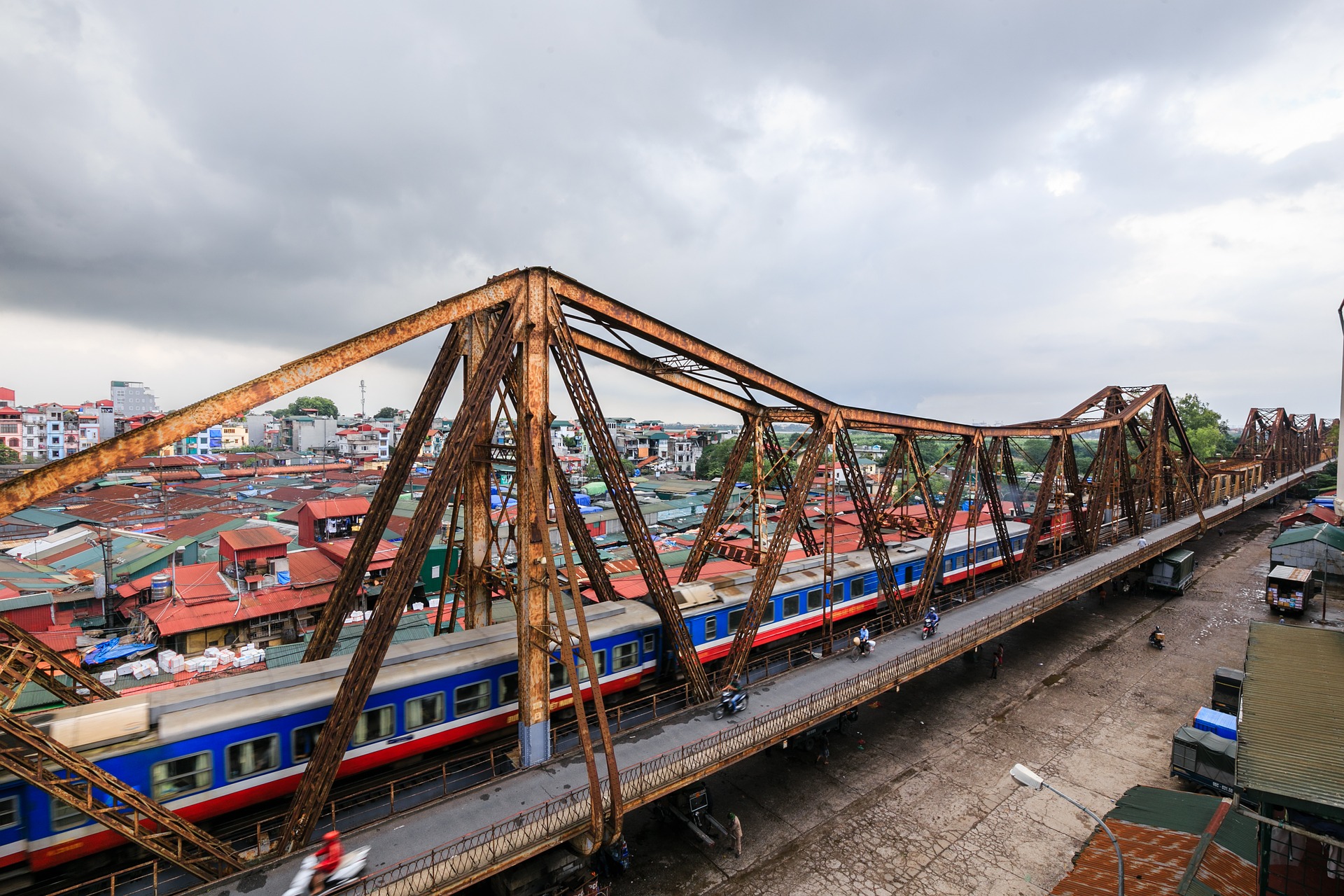 How To Travel From Hanoi To Halong Bay   Train In Hanoi 