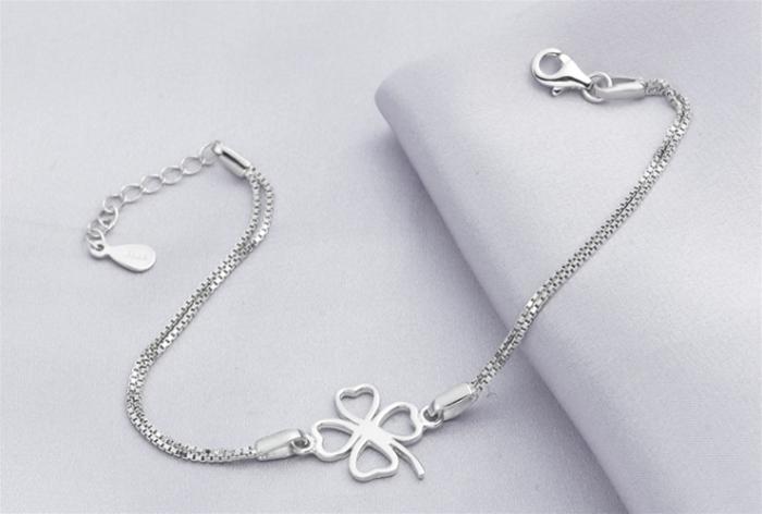 Tiệm Vàng Kim Nga Phú lắc tay bạc nữ cao cấp 2024: Với danh tiếng và uy tín lâu năm trong ngành kim hoàn, Tiệm Vàng Kim Nga Phú xin giới thiệu đến quý khách hàng những mẫu lắc tay bạc nữ cao cấp nhất năm